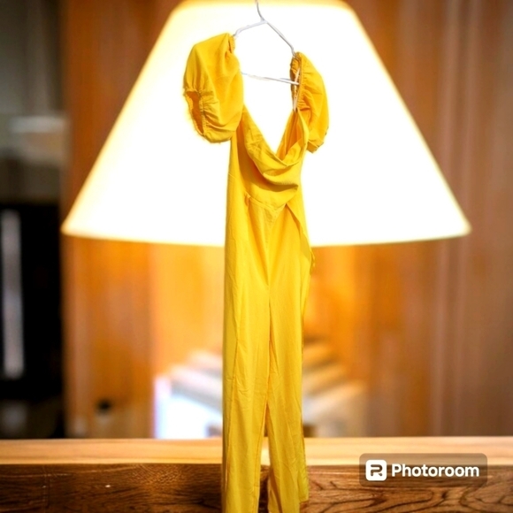 Women's Elegant Yellow Off-Shoulder Jumpsuit Size Large - Picture 3 of 4